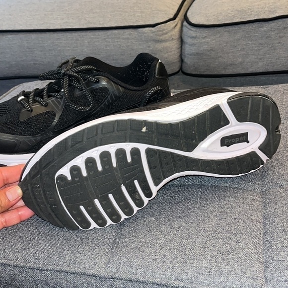 Propet One Walking Shoe - Woman’s size 11 excellent condition black. - Picture 5 of 7